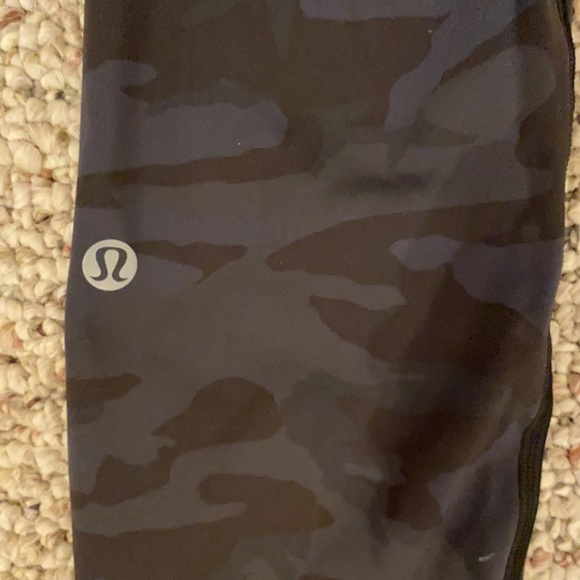 Fast and Free Camo Lululemon Leggings - Picture 4 of 6